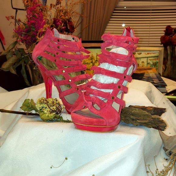 Betsey Johnson Shoes - Betsey Johnson pink suede heels 👠